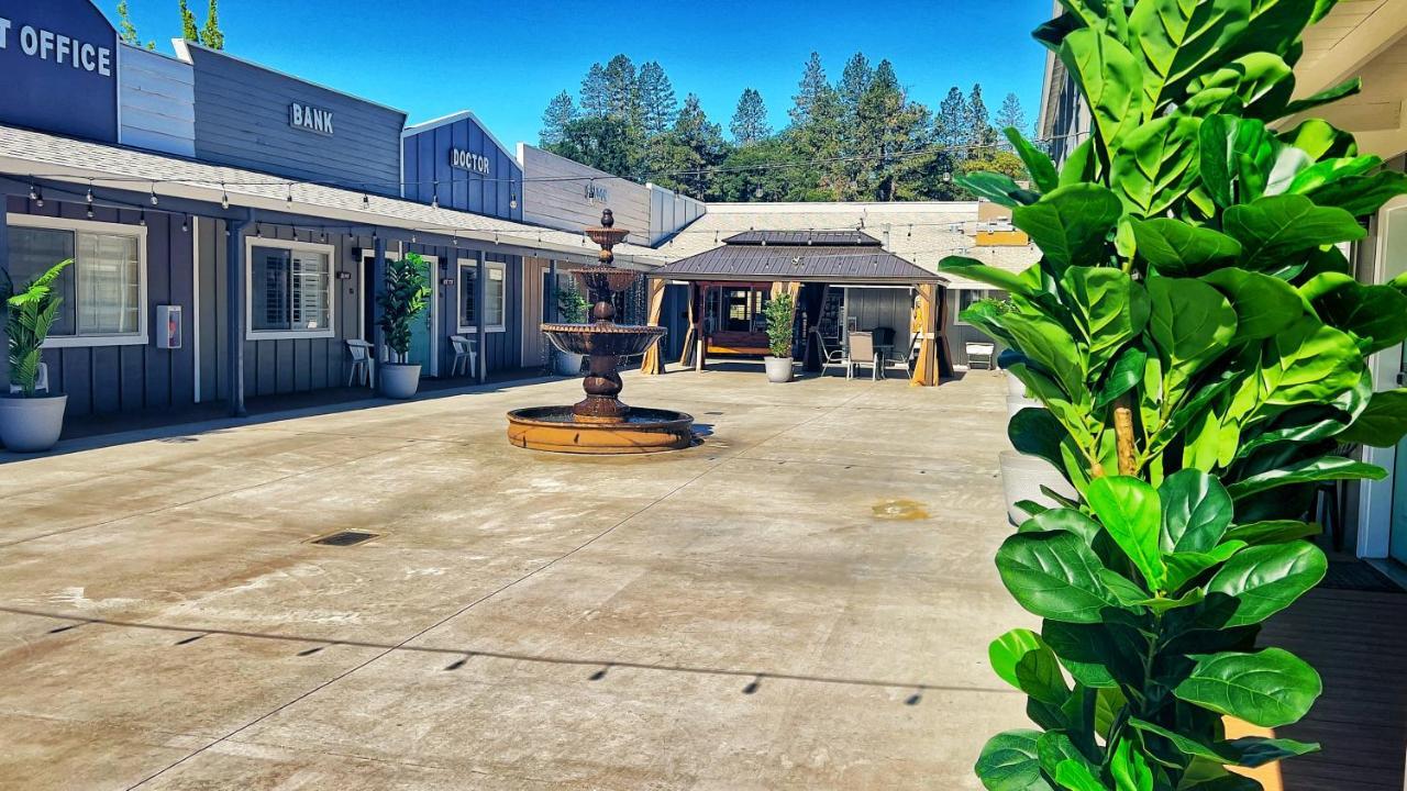 The Old West Inn Willits Exterior photo