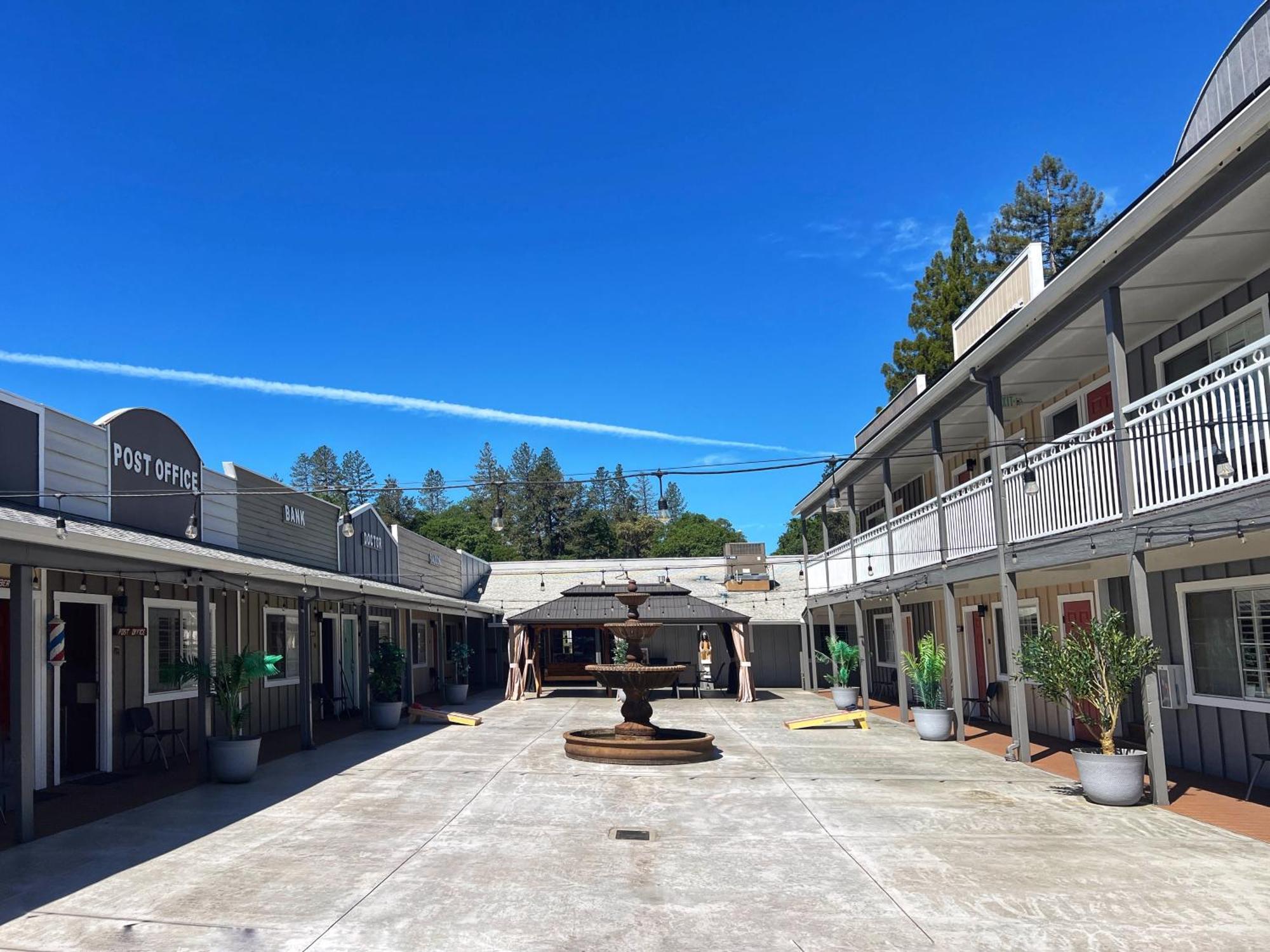 The Old West Inn Willits Exterior photo